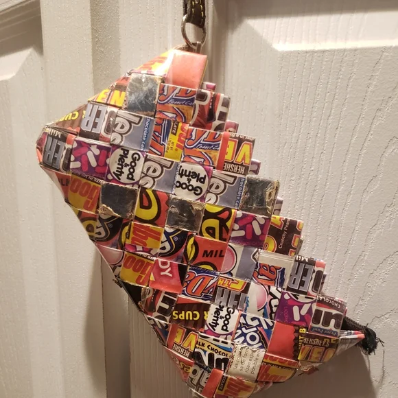 Candy wrapper wristlet purse - Picture 3 of 4